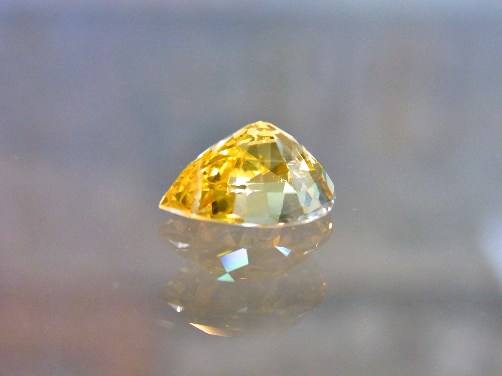 イエローサファイヤ ペアシェイプカット ２．８１ｃｔ - アレックス